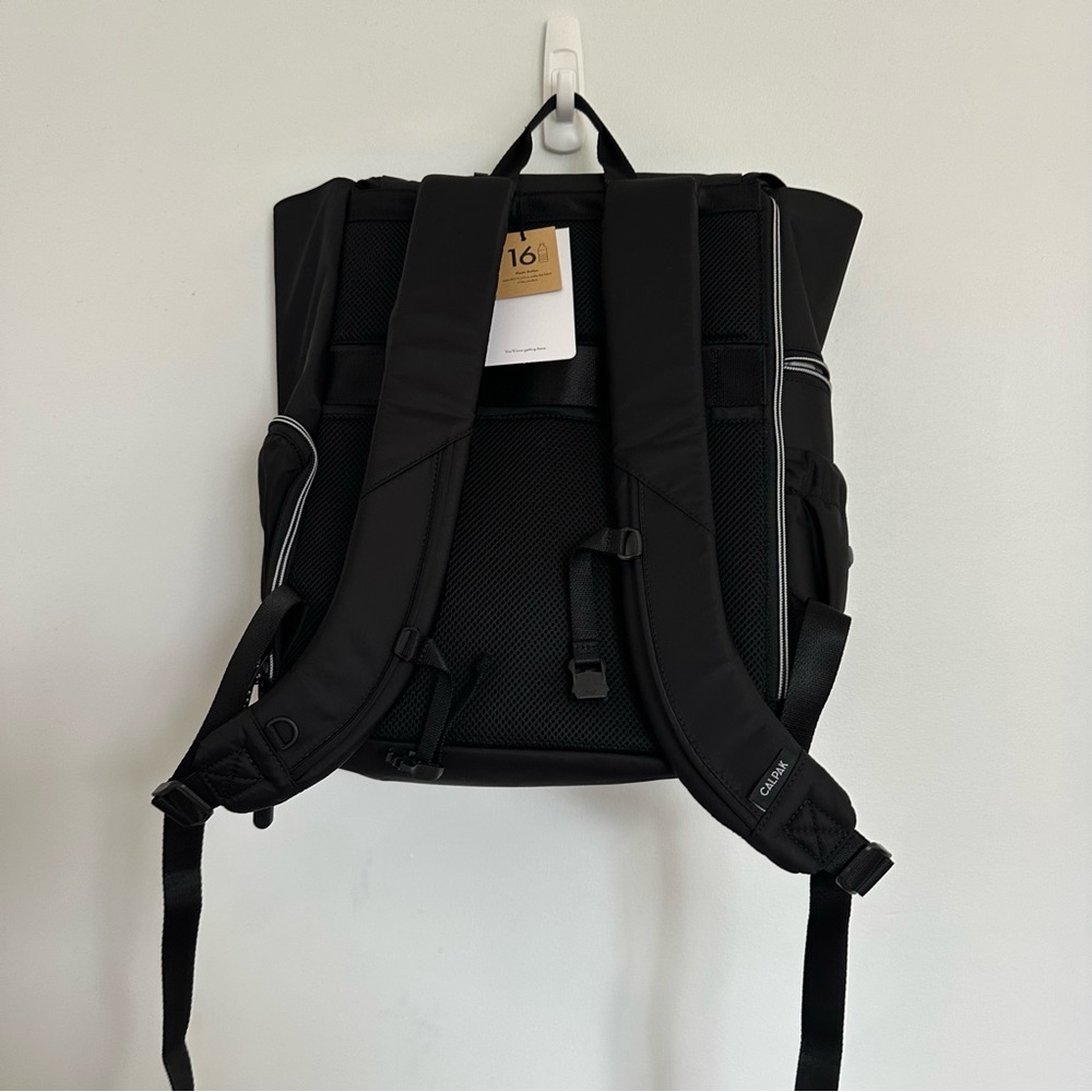 NWT unisex CALPAK Fit Gym Backpack in Black - Picture 14 of 17